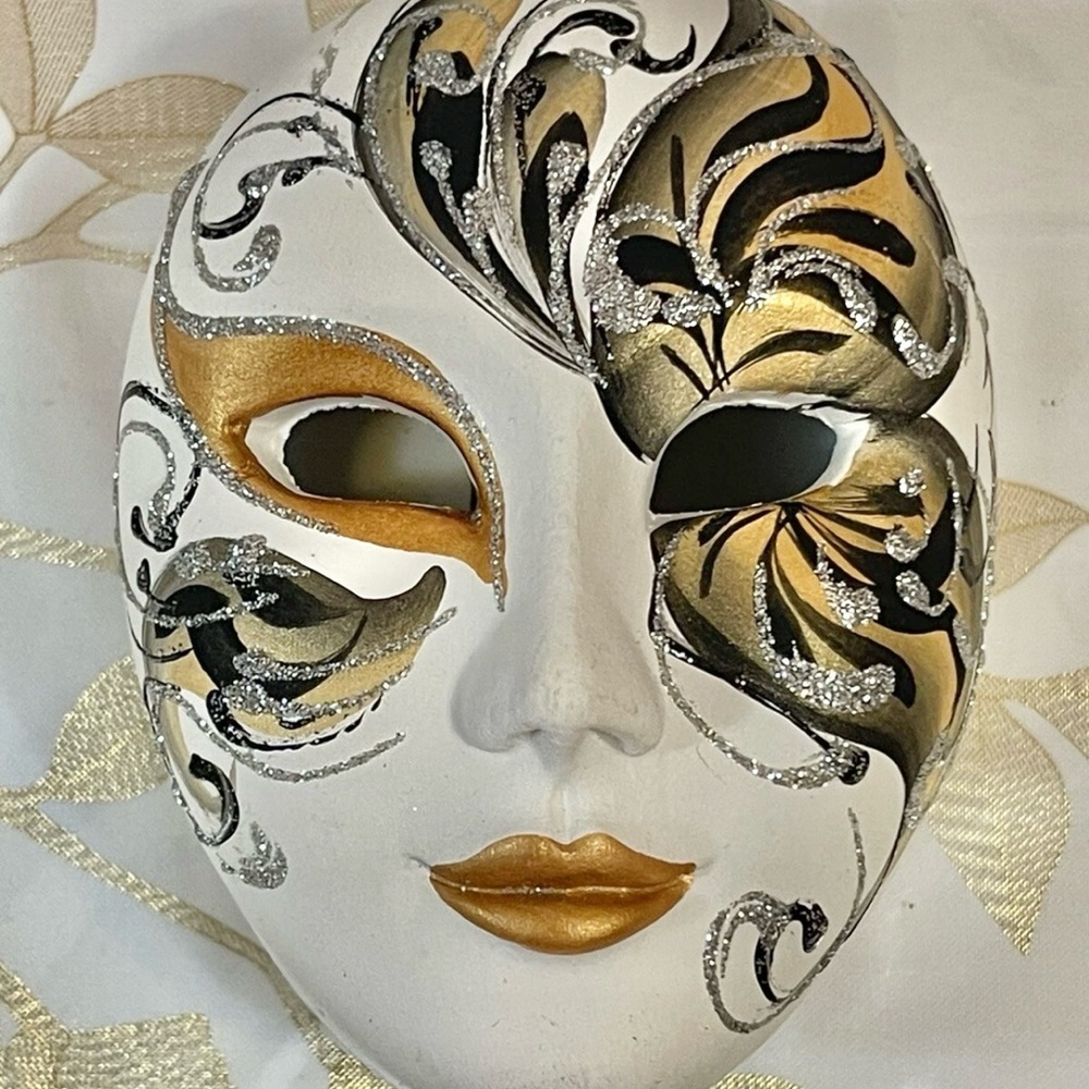 hand-painted Handmade ceramic Venetian Mask Trinket Jewelry Box Italy